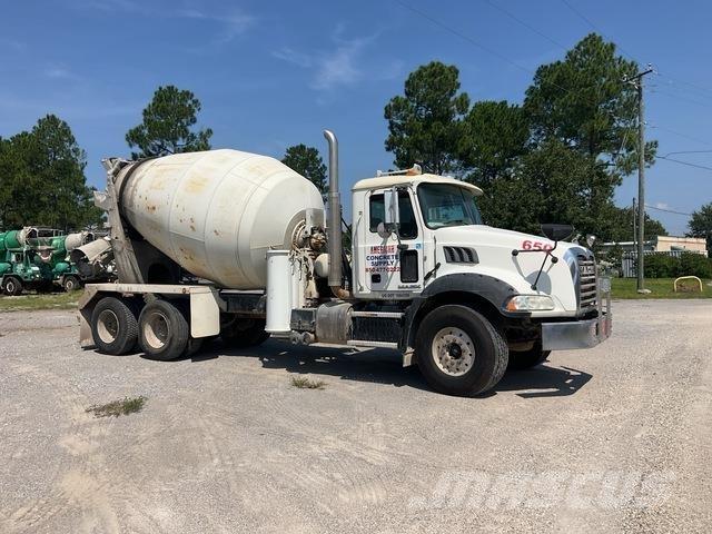Mack GU813 Andre lastebiler
