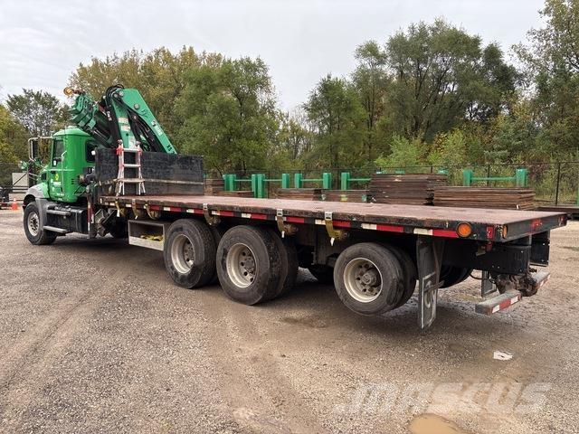 Mack GU813 Andre lastebiler