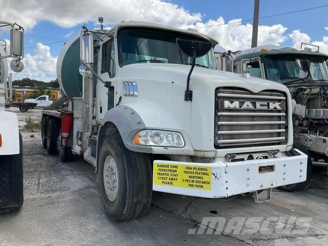 Mack GU813 Andre lastebiler