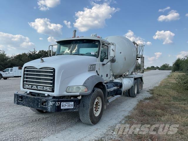 Mack GU813 Andre lastebiler