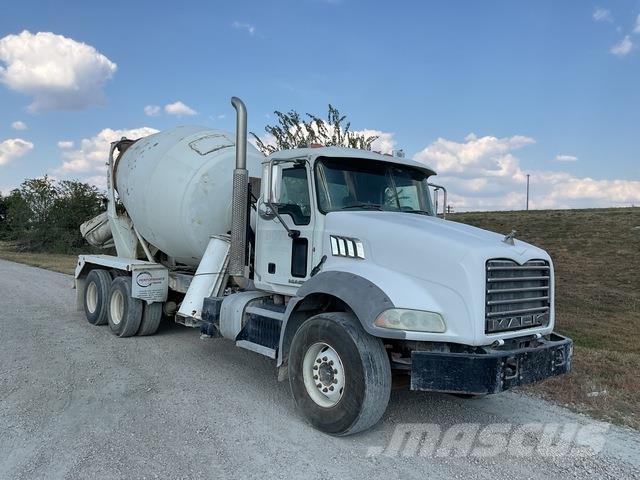 Mack GU813 Andre lastebiler