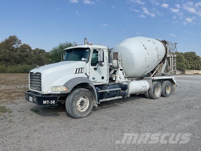 Mack GU813 Andre lastebiler