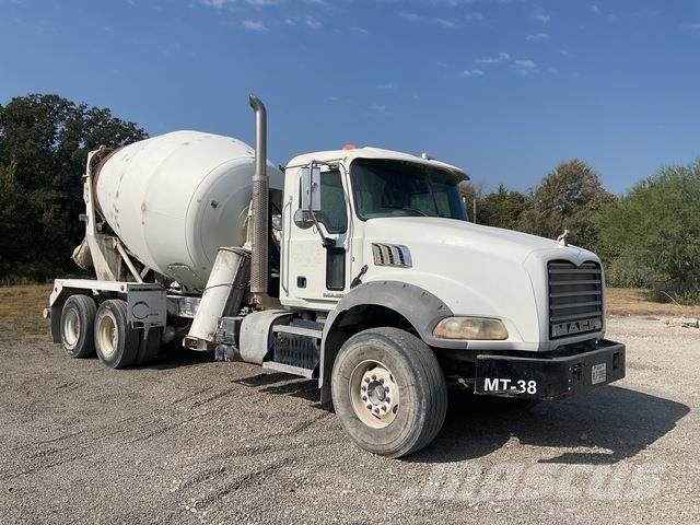 Mack GU813 Andre lastebiler