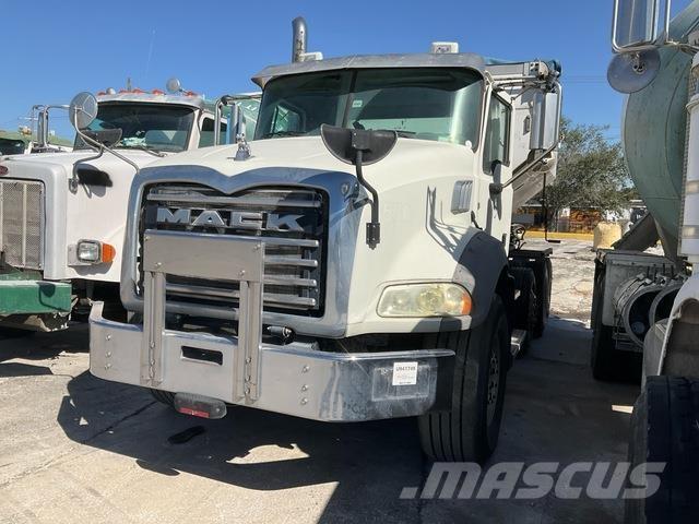 Mack GU813 Betongbiler