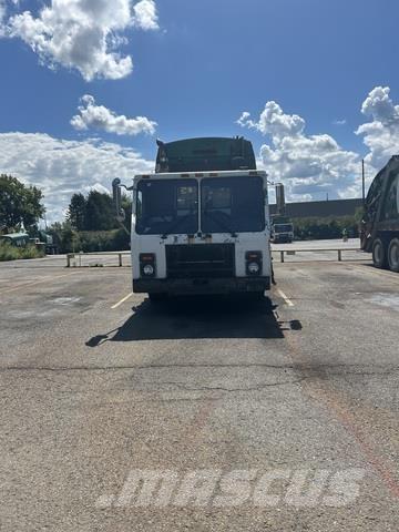 Mack LE613 Renovasjonsbil