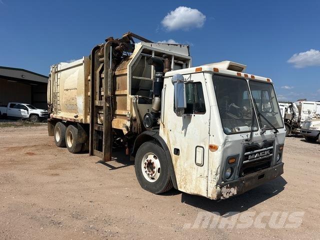 Mack LEU613 Renovasjonsbil