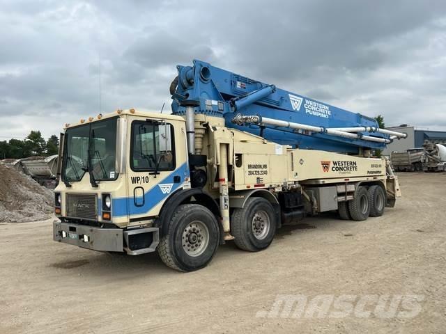 Mack MR Betongpumpe biler