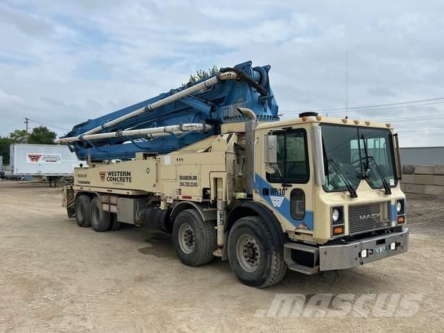 Mack MR Betongpumpe biler