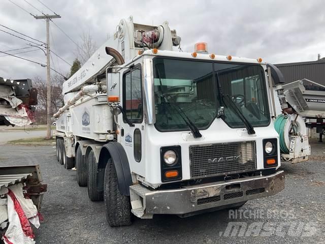 Mack MR688S Betongpumpe biler