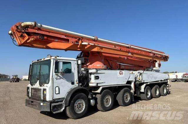 Mack MR688S Betongpumpe biler