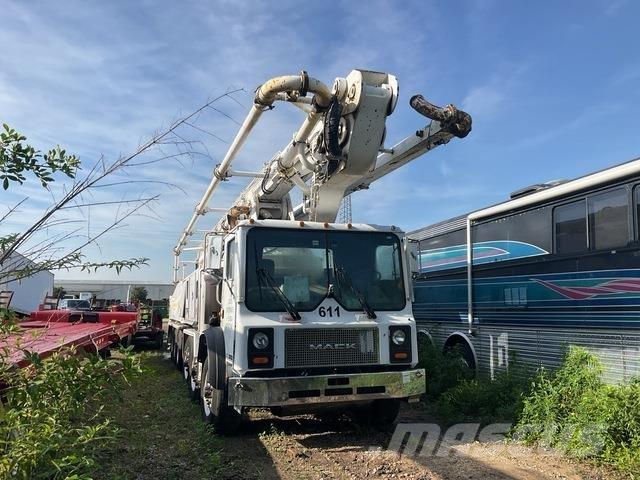 Mack MR688S Betongpumpe biler