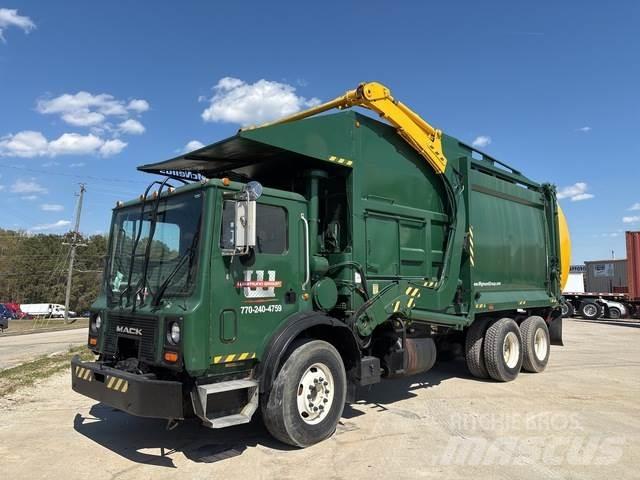 Mack MR690S Renovasjonsbil