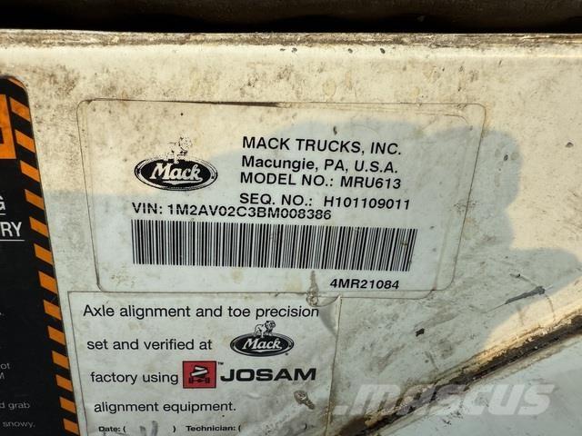 Mack MRU613 Renovasjonsbil