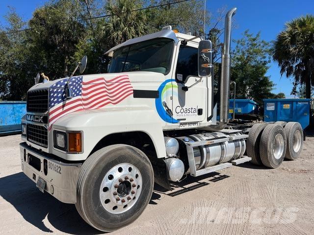 Mack Pinnacle Trekkvogner