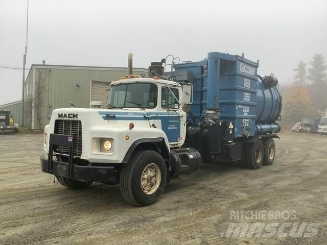 Mack RB690S Slamsugere