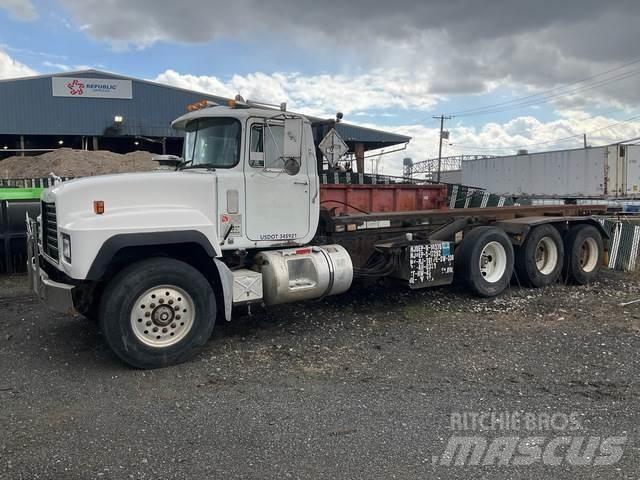 Mack RD688S Liftdumper biler