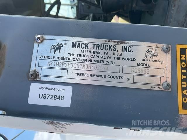 Mack RD688S Liftdumper biler