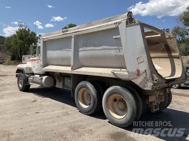 Mack RD688S Tippbil