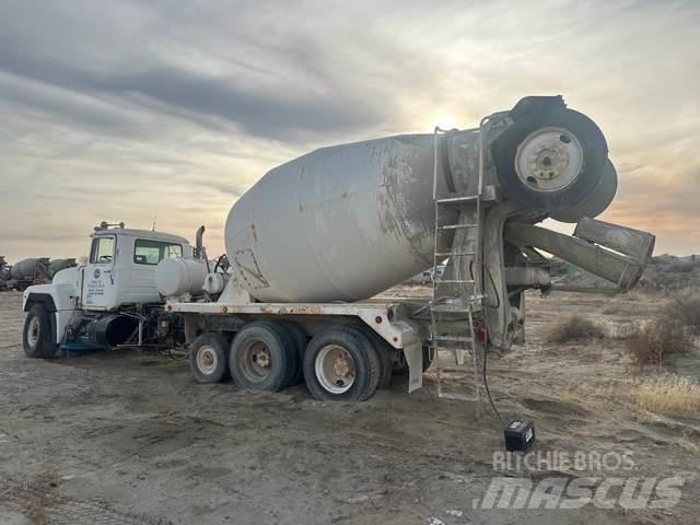Mack RD690S Andre lastebiler
