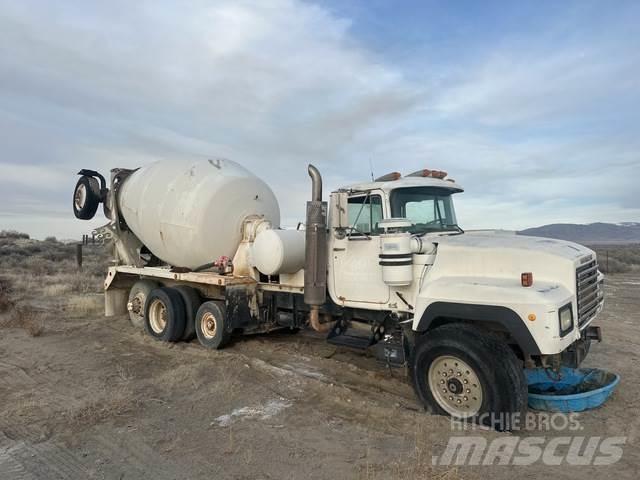 Mack RD690S Andre lastebiler