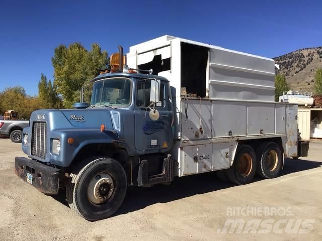 Mack U600 Kommunalt / generelt kjøretøy