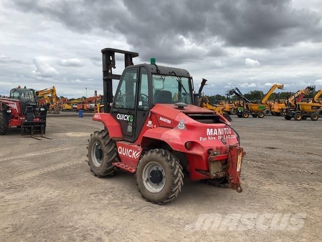 Manitou M26-4 Terrenggående gaffeltruck