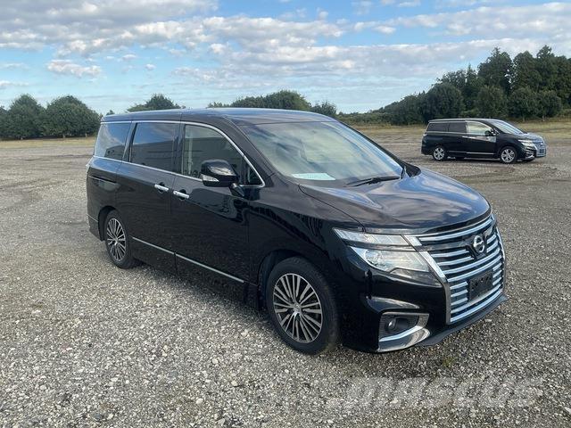 Nissan Elgrand Minibusser