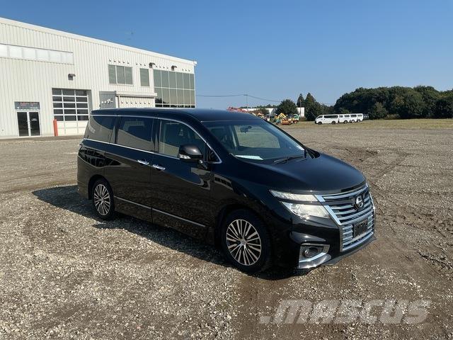Nissan Elgrand Minibusser