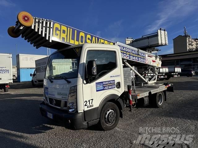 Nissan NT400 Bilmontert lift