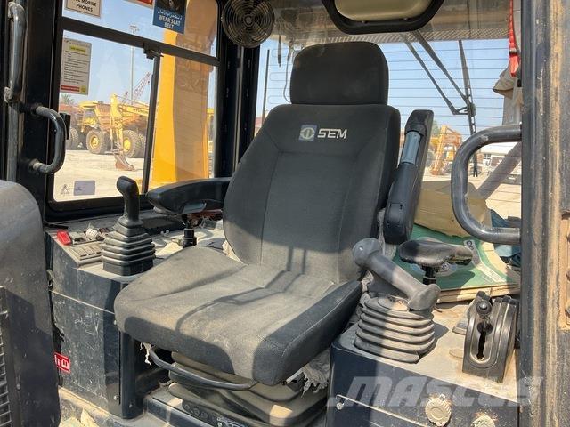 SEM 822D Dozere Beltegående