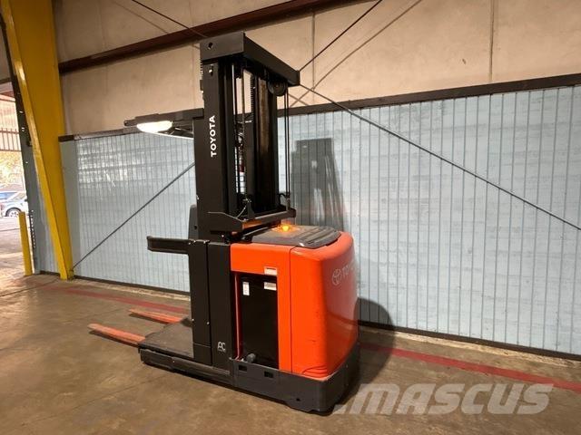 Toyota 8BPUE15 Middelsløftende plukketruck