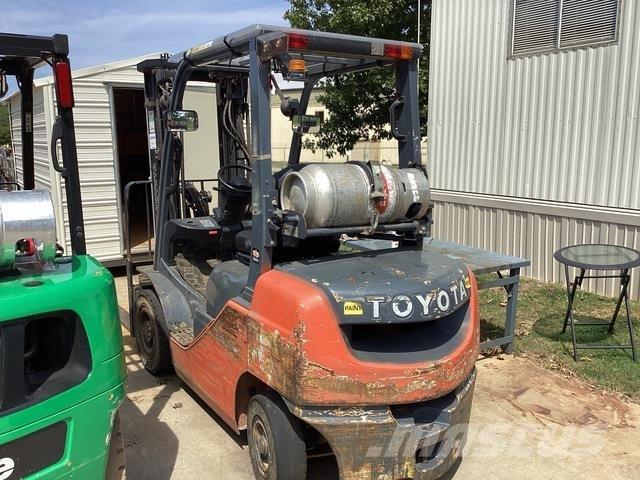 Toyota 8FGU25 Gaffeltrucker - Annet
