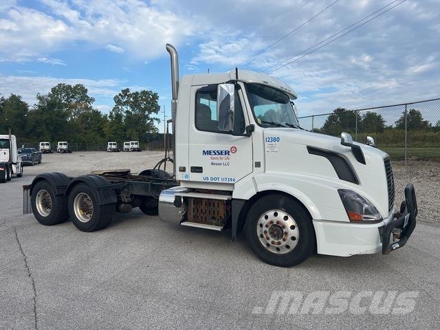 Volvo VNL64T Trekkvogner