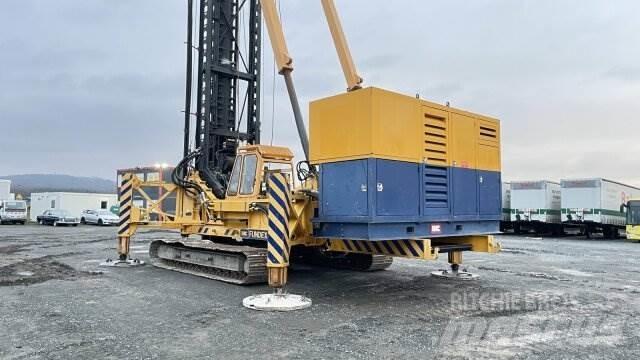 IHC Fundex F12SE Andre lastebiler