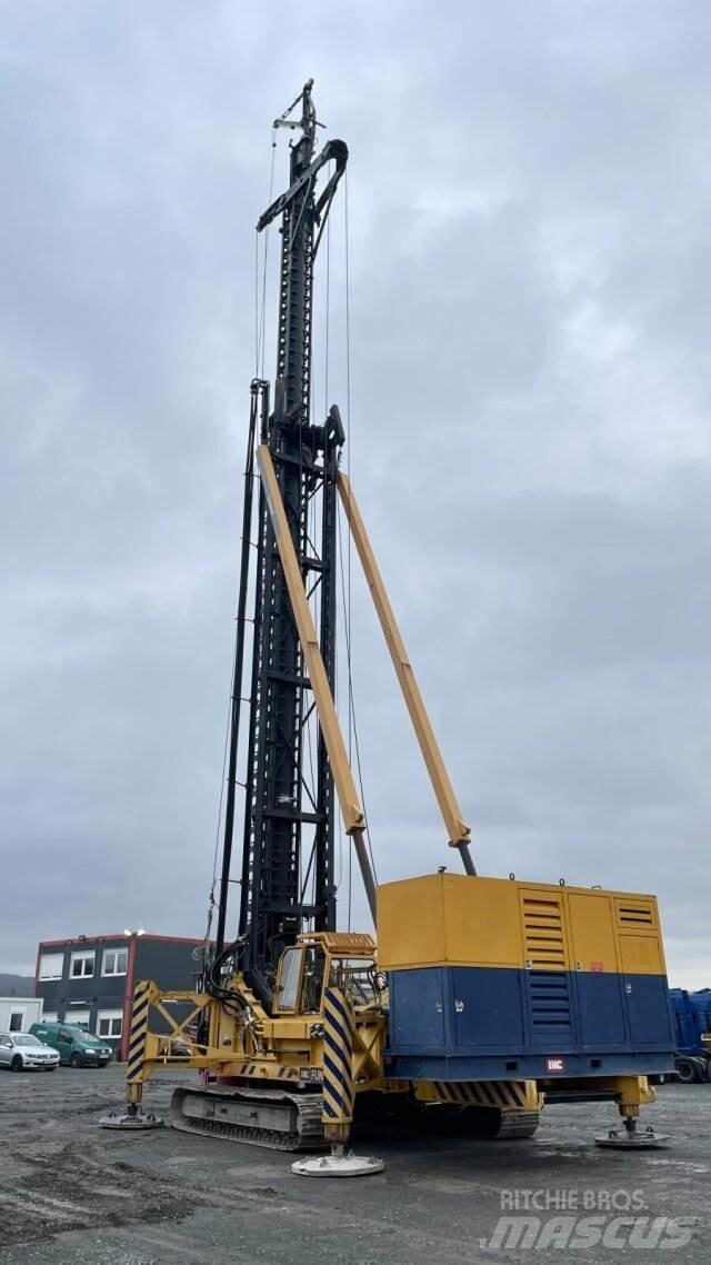 IHC Fundex F12SE Andre lastebiler