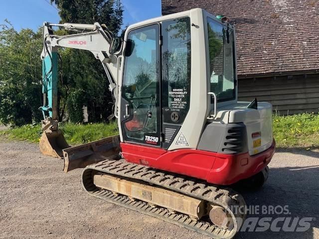 Takeuchi TB250 Midigravere 7 - 12t