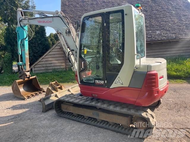 Takeuchi TB250 Midigravere 7 - 12t