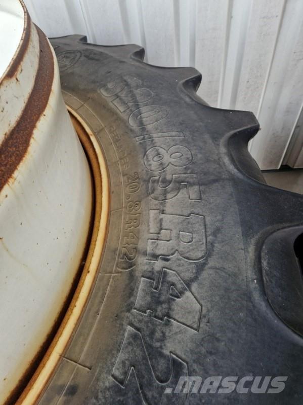 BKT 520/85R42 Dekk, hjul og felger