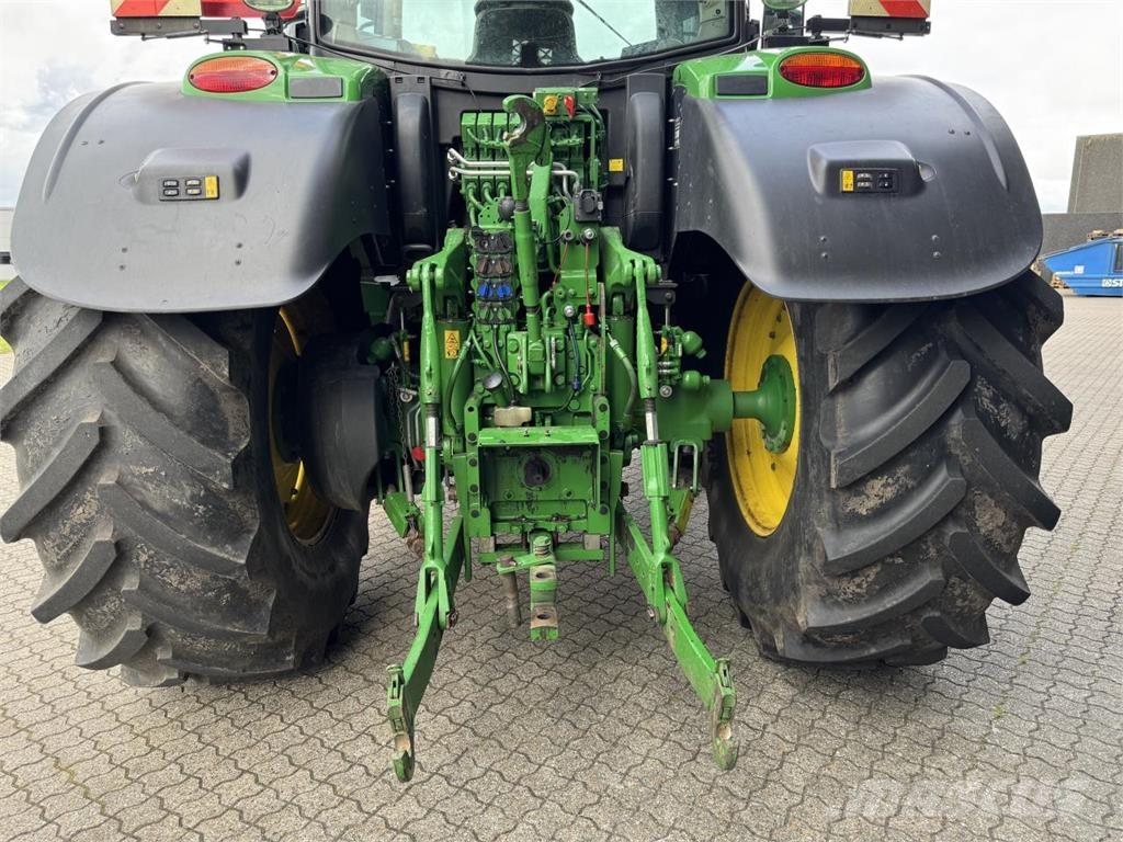 John Deere 6215R Traktorer