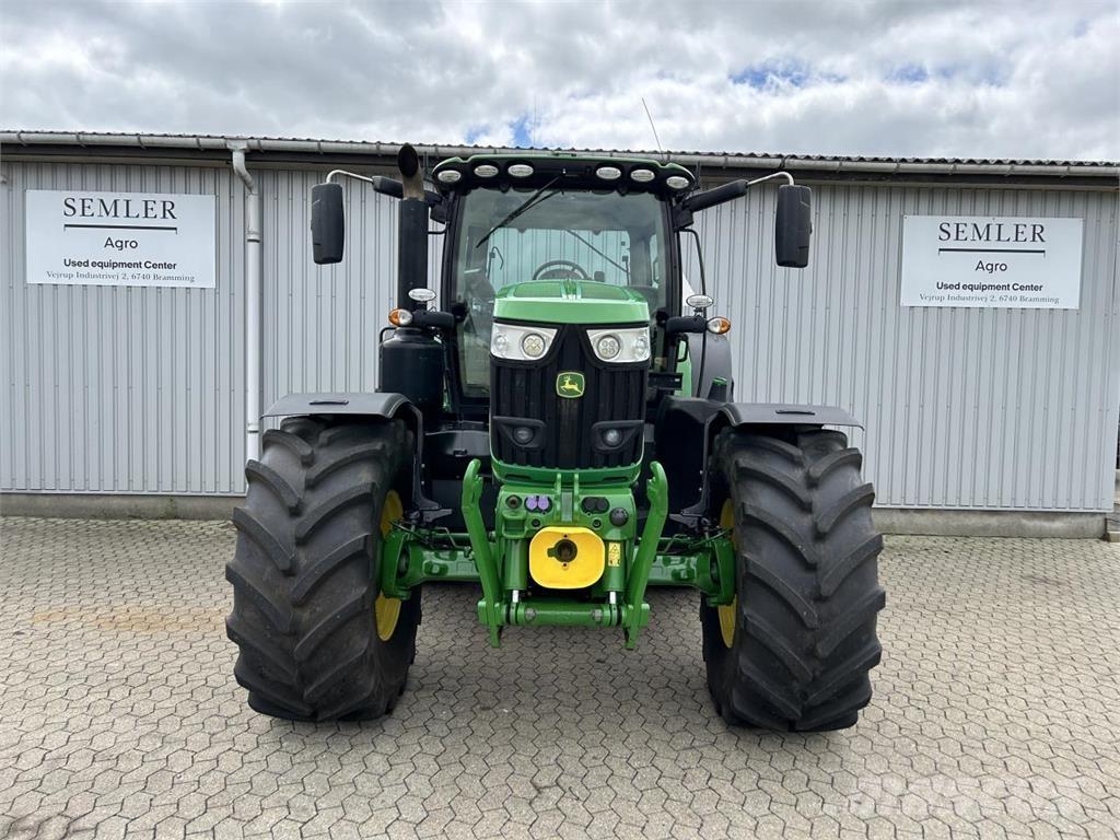 John Deere 6215R Traktorer