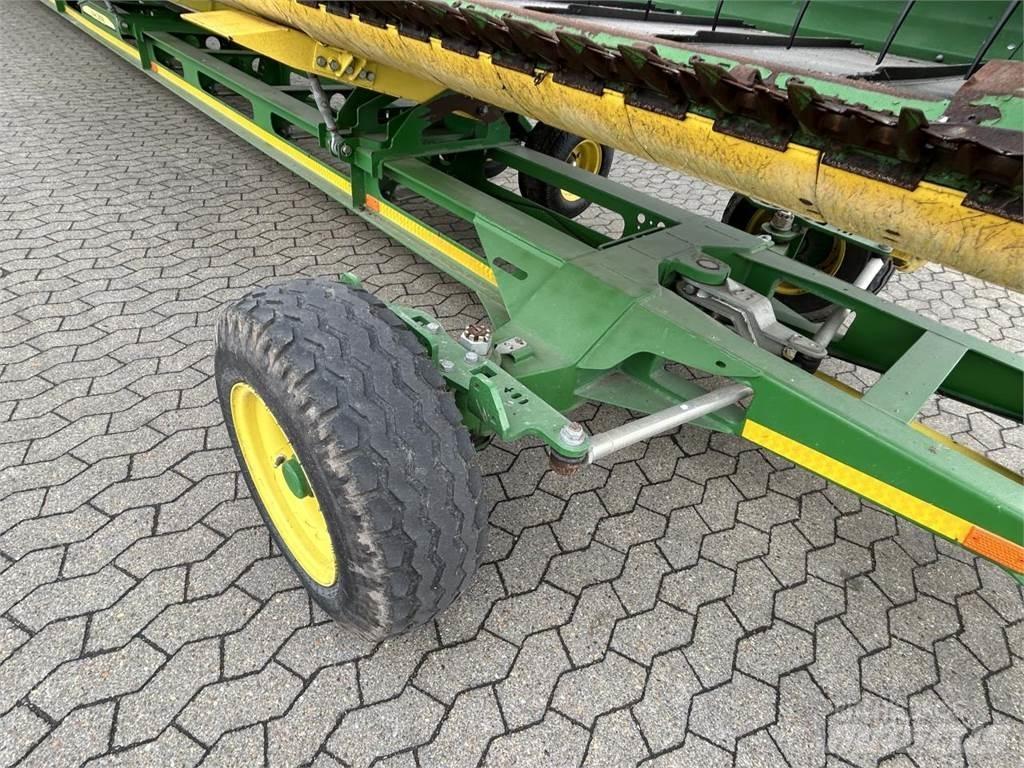 John Deere 640D Skjærebord til skurtresker