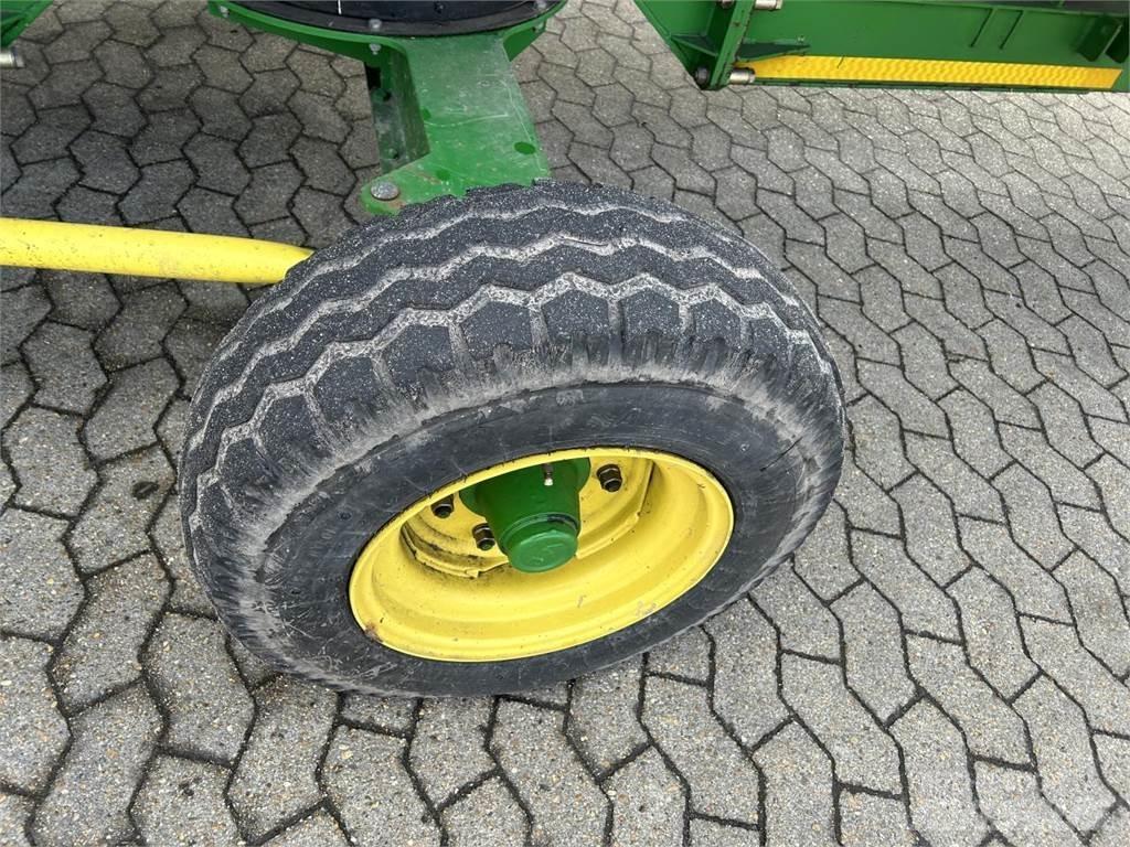 John Deere 640D Skjærebord til skurtresker