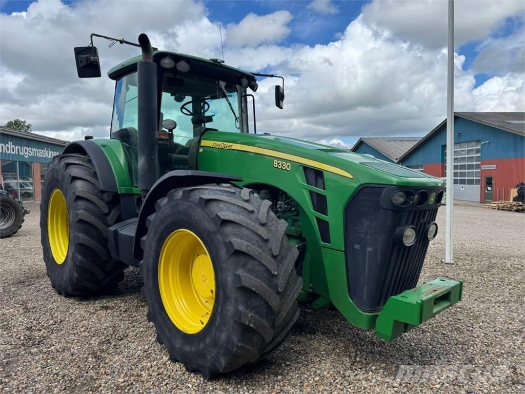 John Deere 8330 Traktorer