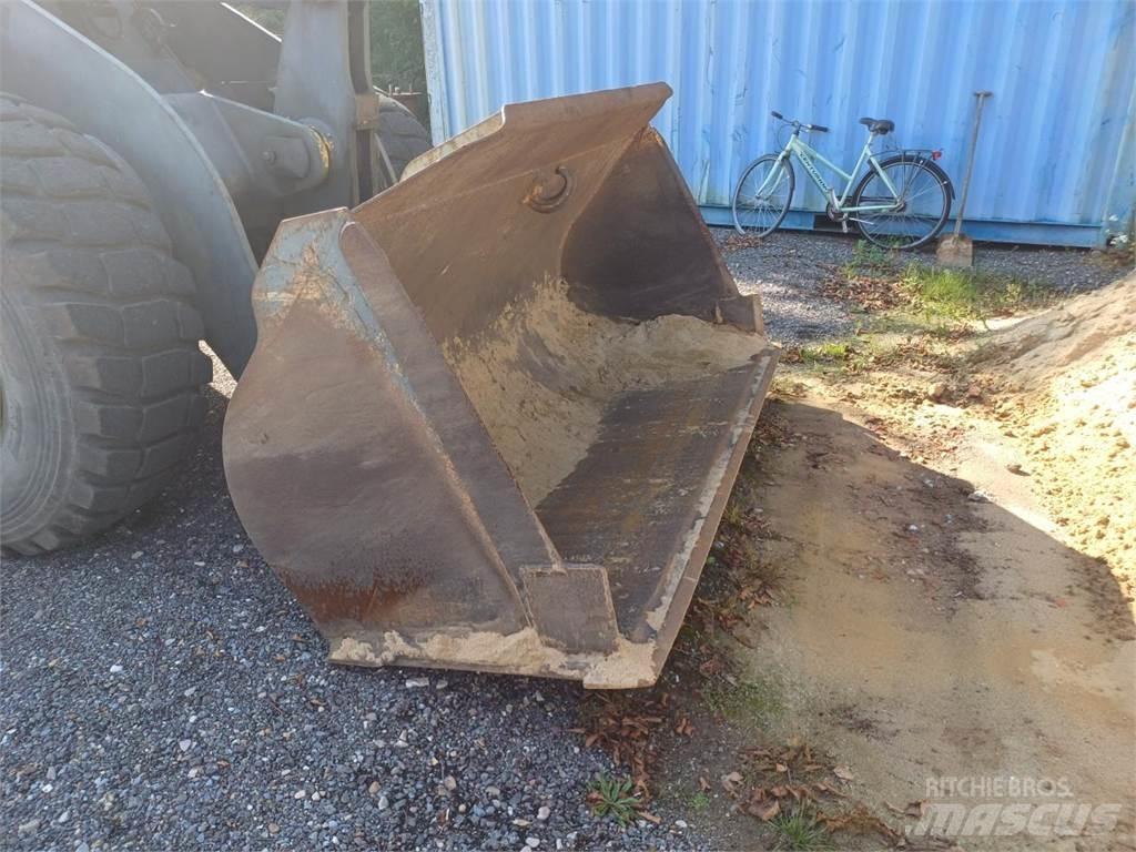 Komatsu WA270 Hjullastere