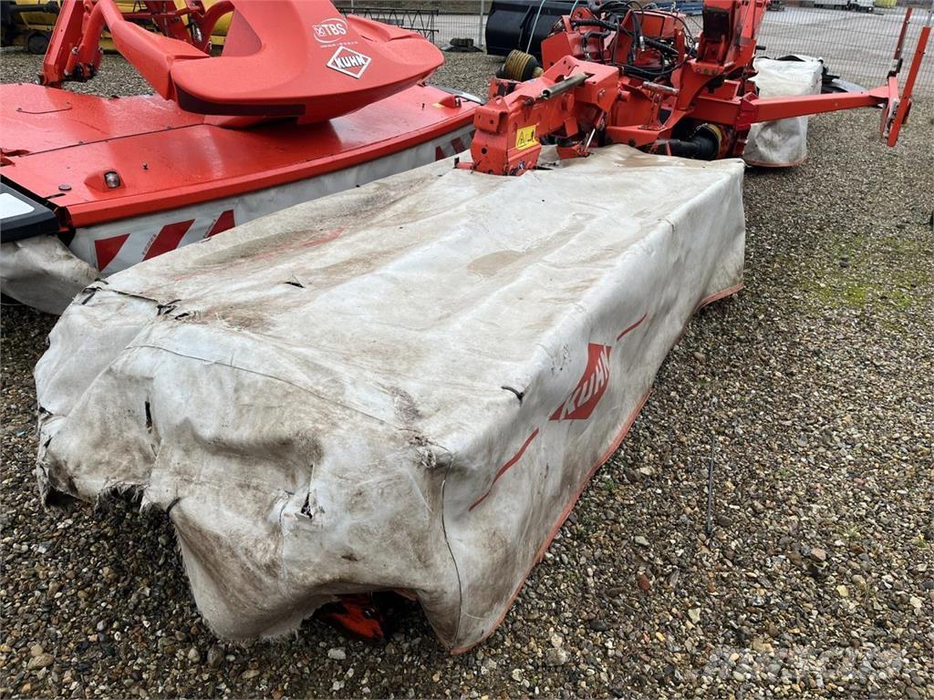 Kuhn GMD 883 Svanser