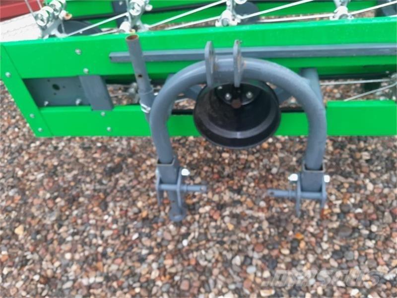  - - - HØ VENDER Kompakttraktor tilbehør