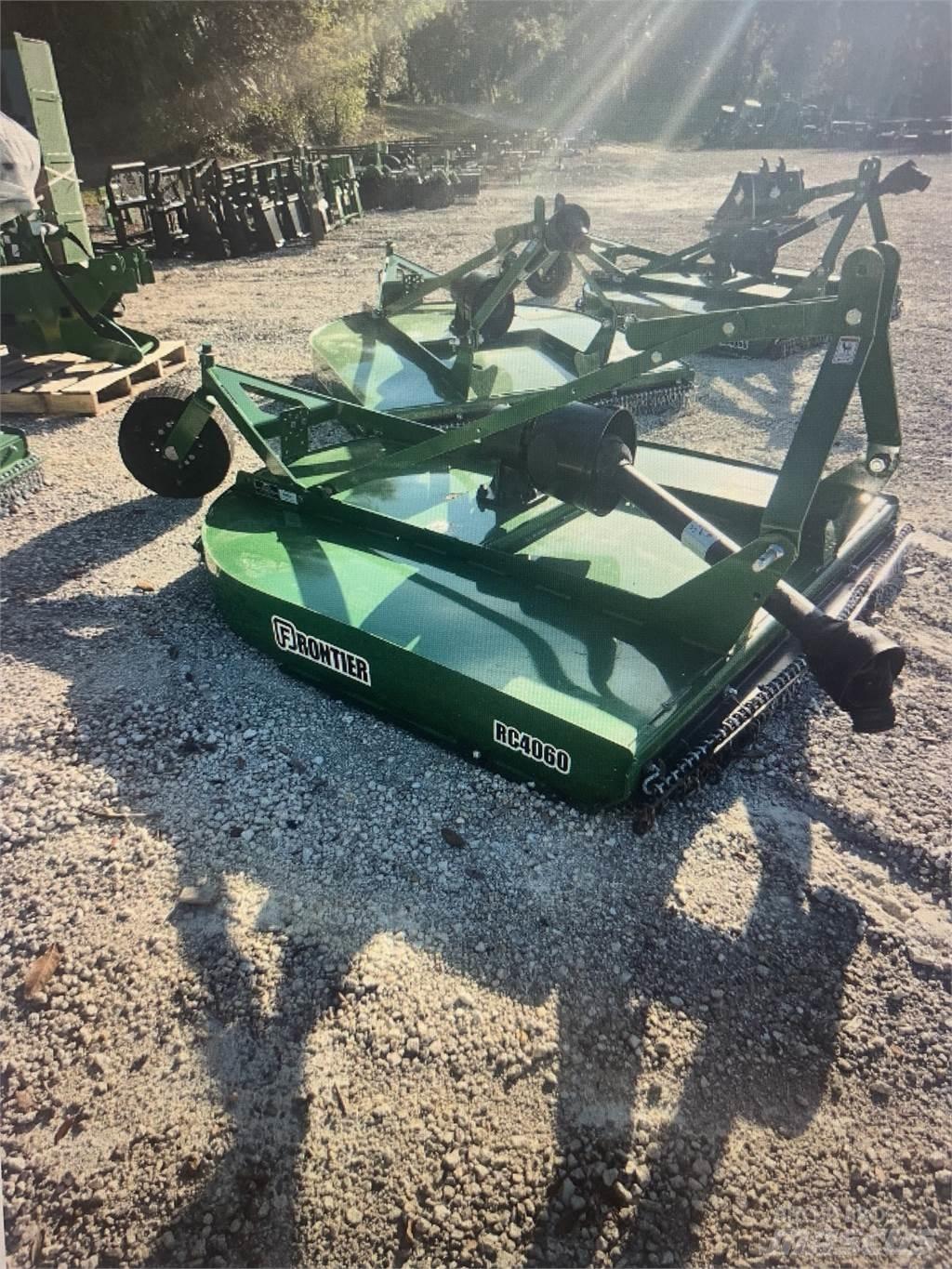 Frontier RC4060 Rundballerivere, -kuttere og -utpakkere