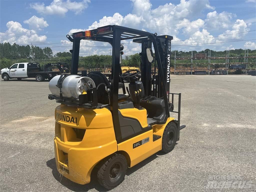 Hyundai 18L-7M Gaffeltrucker - Annet