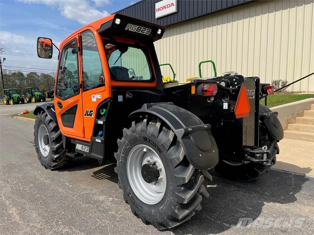 JLG 823 Teleskoplastere