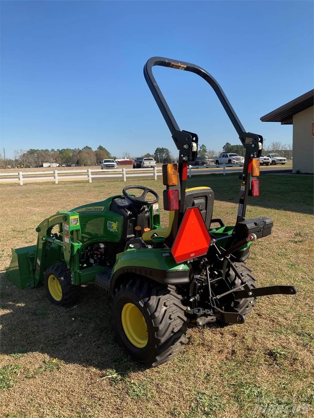 John Deere 1023E Kompakttraktorer